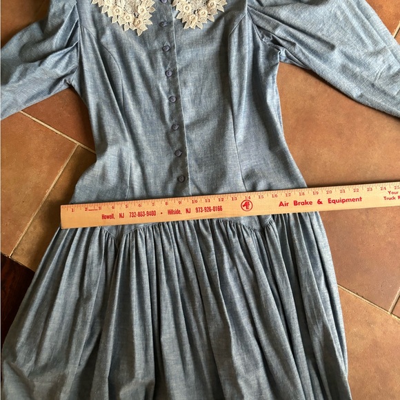 ✨GUNNE SAX Vtg 80’s Chambray Blue White Lace Bib Trim Puff Sleeve Prairie Dress - Picture 13 of 15